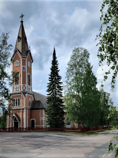 Multian kirkko ulkokuva kesällä